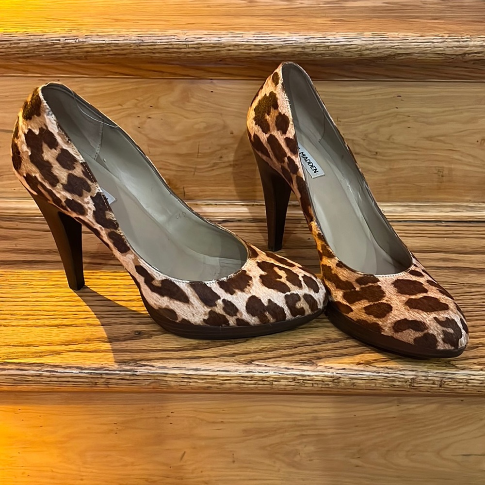 Steve Madden Leopard Pumps Size 9